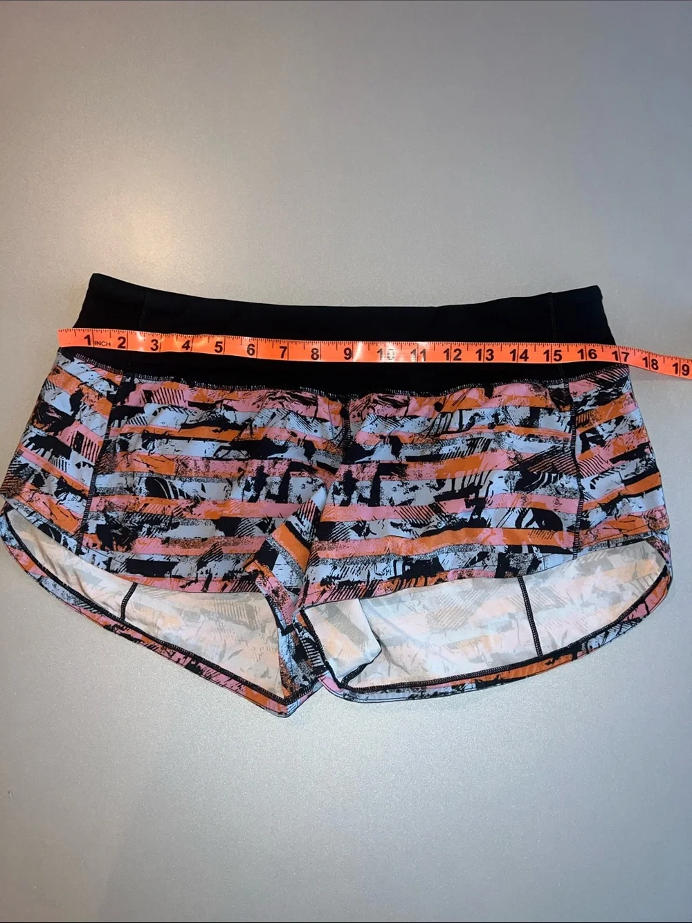 Lululemon Speed Up Shorts - Picture 7 of 10